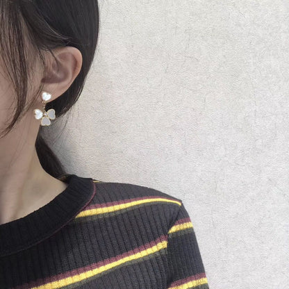 [Angela Jewellery]CLOVER SWEET WHITE MOP EARRINGS