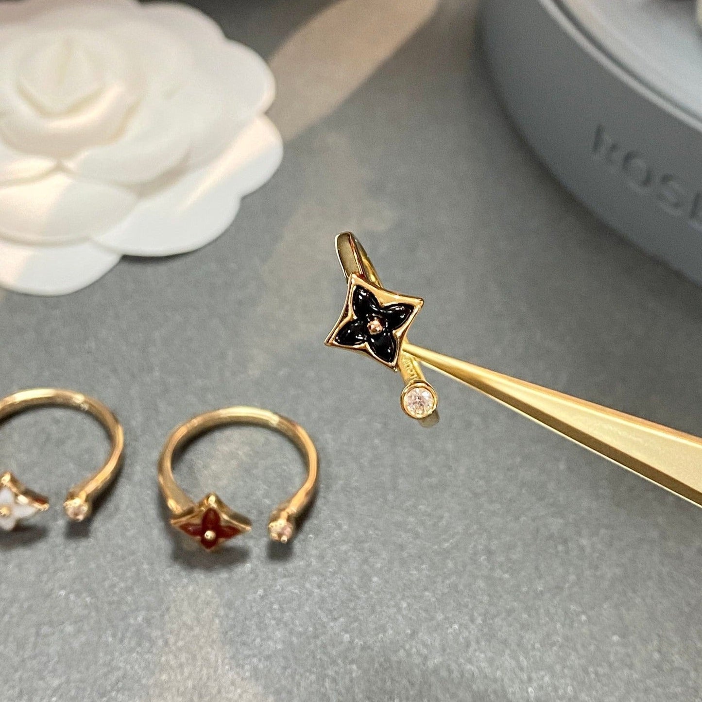 [Angela Jewellery] Offener Ring mit 1 Diamant im Sterndesign