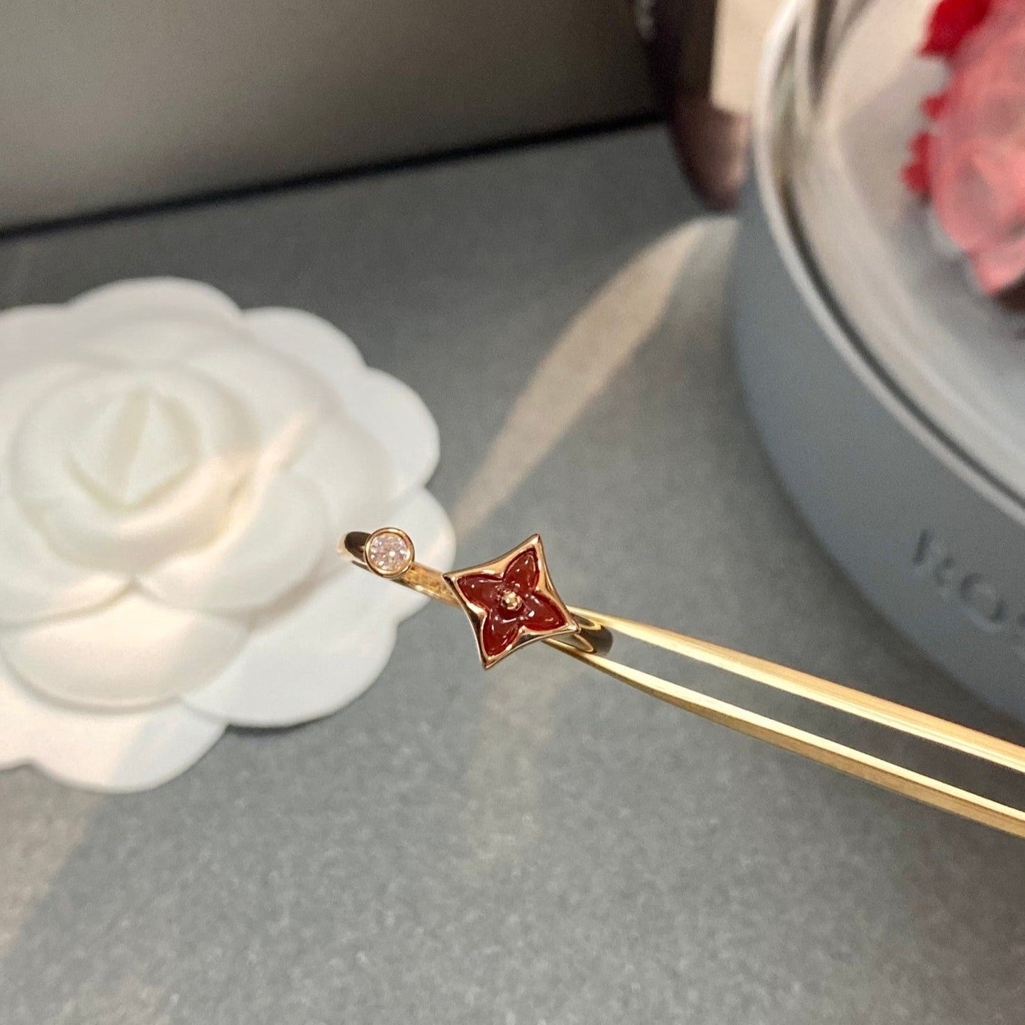 [Angela Jewellery] Offener Ring mit 1 Diamant im Sterndesign