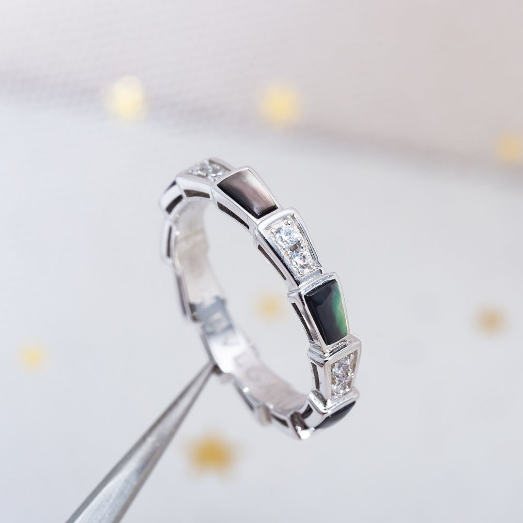 [Angela Schmuck]SERPENTI RING SILBER DIAMANT SCHWARZER MOP 3MM