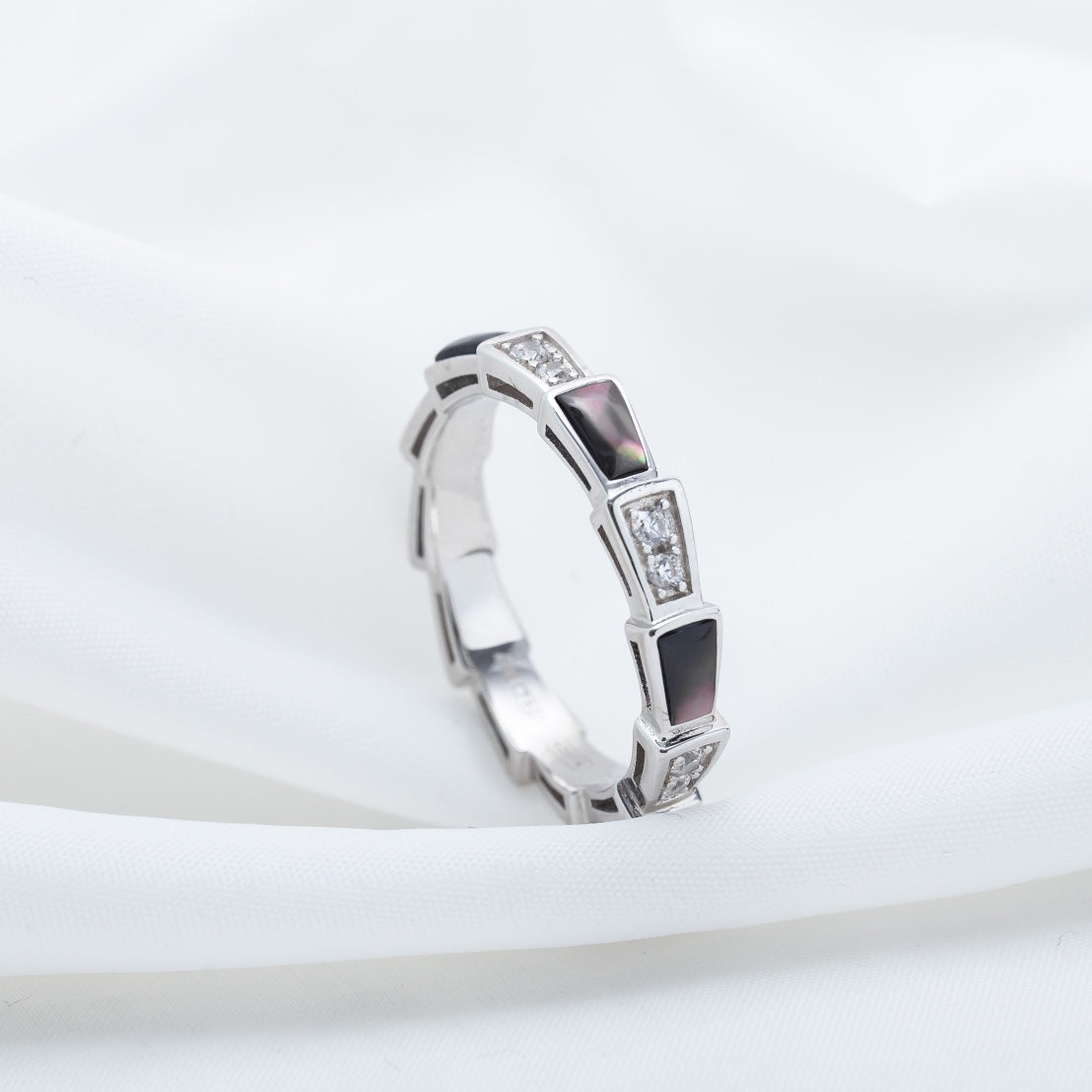 [Angela Schmuck]SERPENTI RING SILBER DIAMANT SCHWARZER MOP 3MM