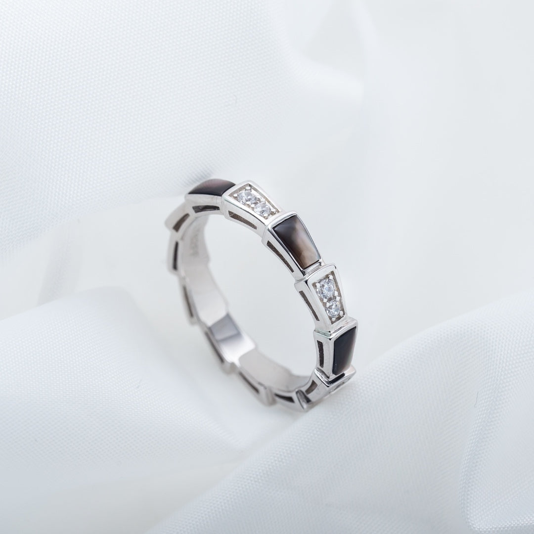 [Angela Schmuck]SERPENTI RING SILBER DIAMANT SCHWARZER MOP 3MM