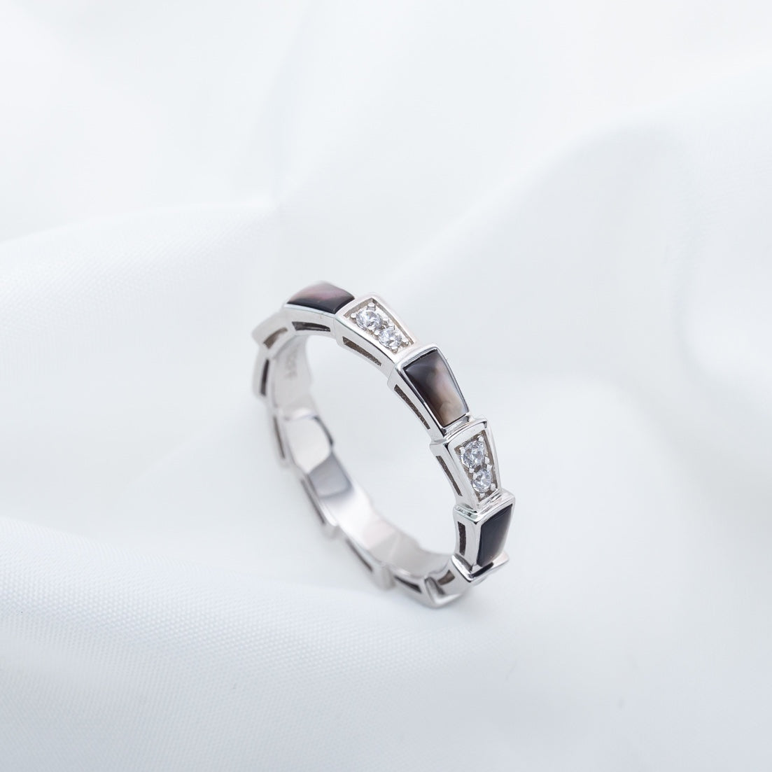 [Angela Schmuck]SERPENTI RING SILBER DIAMANT SCHWARZER MOP 3MM