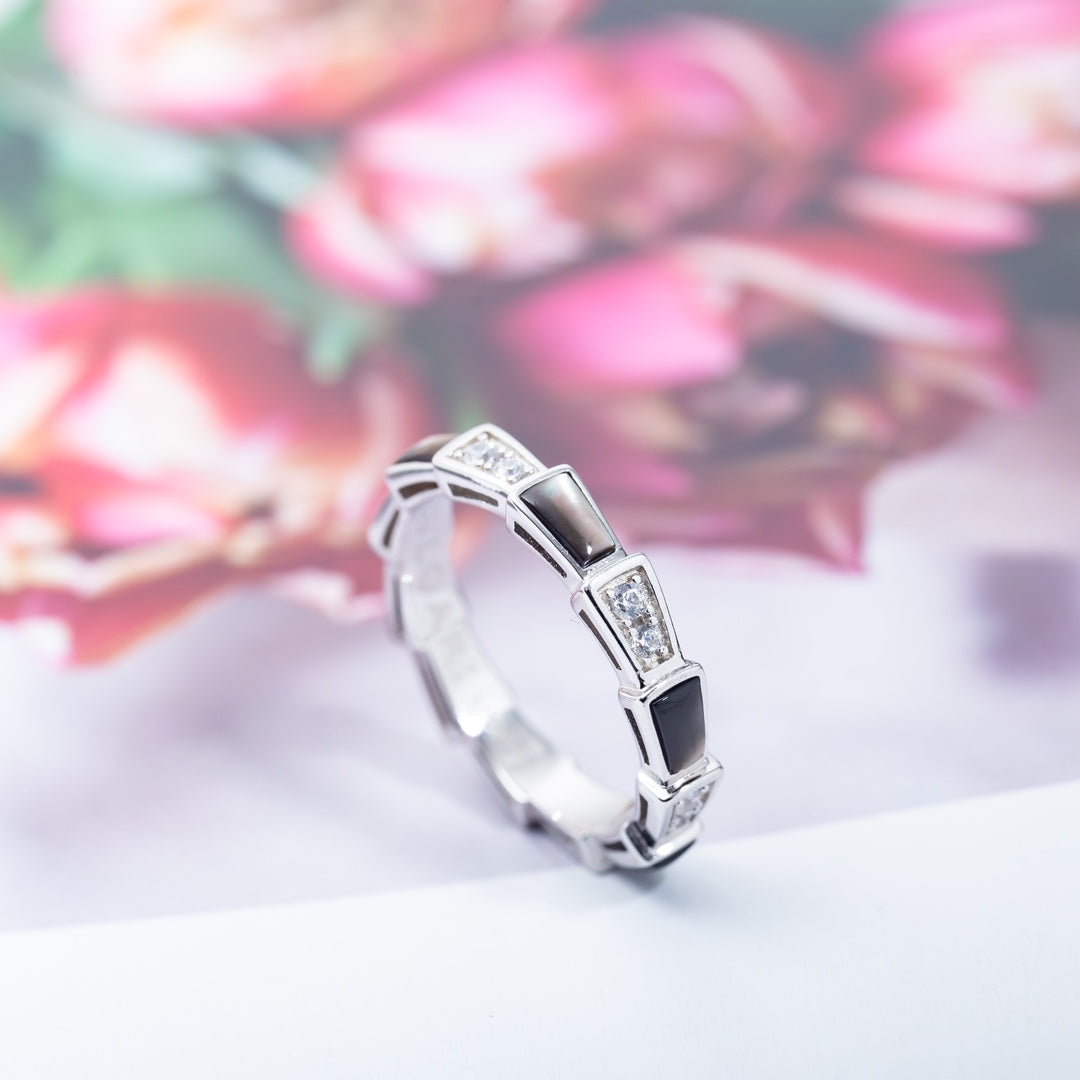 [Angela Schmuck]SERPENTI RING SILBER DIAMANT SCHWARZER MOP 3MM