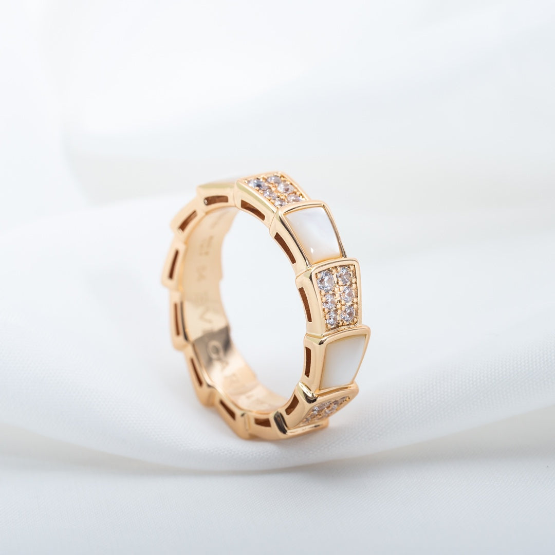 [Angela Jewellery] Serpenti Ring Roségold mit Perlmutt-Diamanten, 4 mm