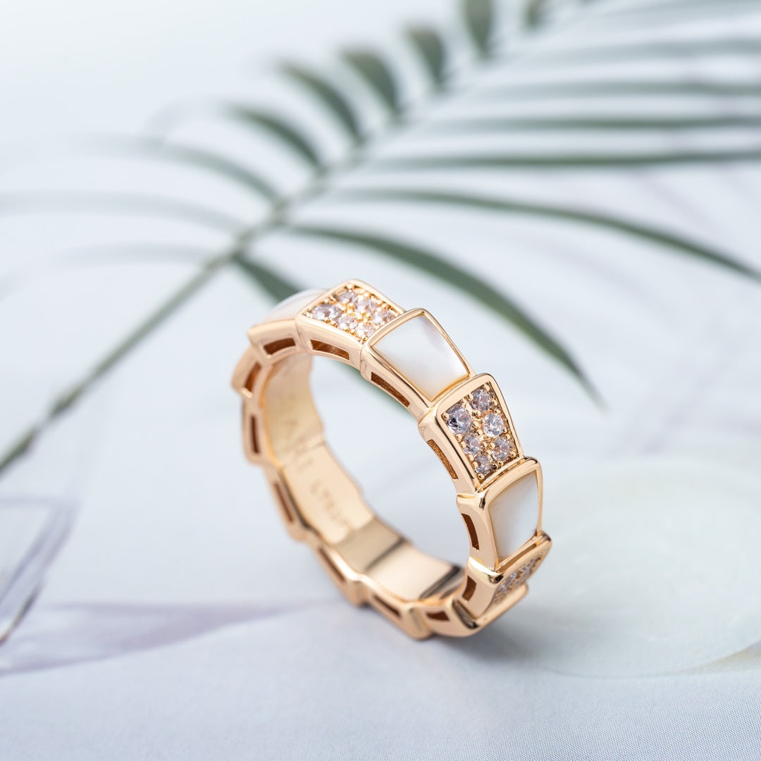 [Angela Jewellery] Serpenti Ring Roségold mit Perlmutt-Diamanten, 4 mm