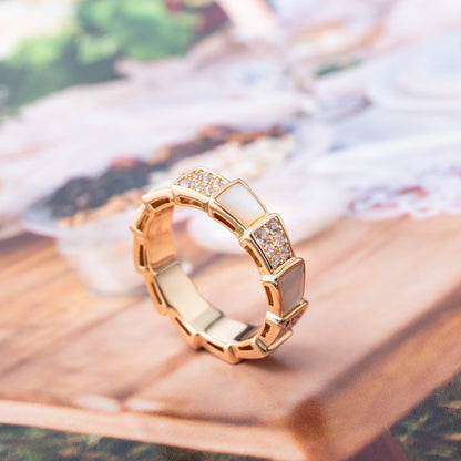 [Angela Jewellery] Serpenti Ring Roségold mit Perlmutt-Diamanten, 4 mm