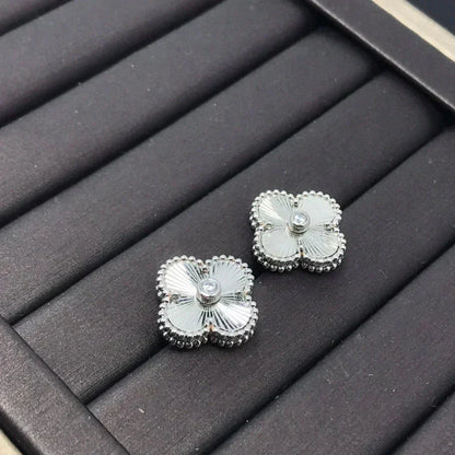 [アンジェラジュエリー]クローバーミニ 9.5mm レーザーピアス