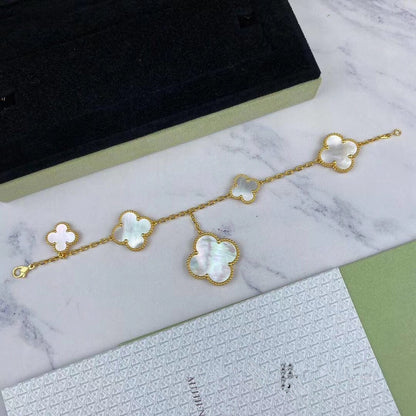 [アンジェラジュエリー]マジッククローバー モップ ゴールドブレスレット 5モチーフ