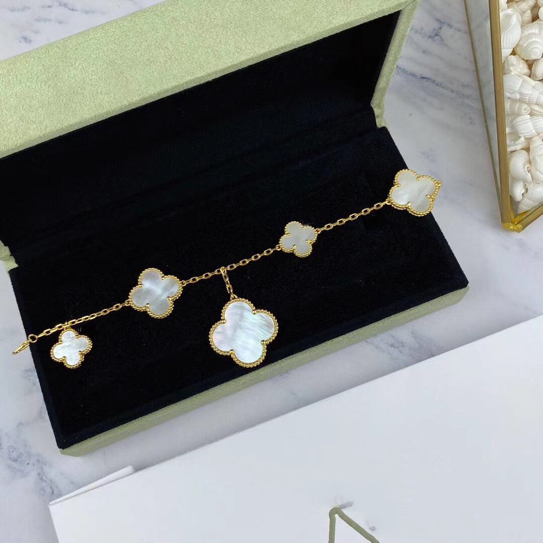 [アンジェラジュエリー]マジッククローバー モップ ゴールドブレスレット 5モチーフ