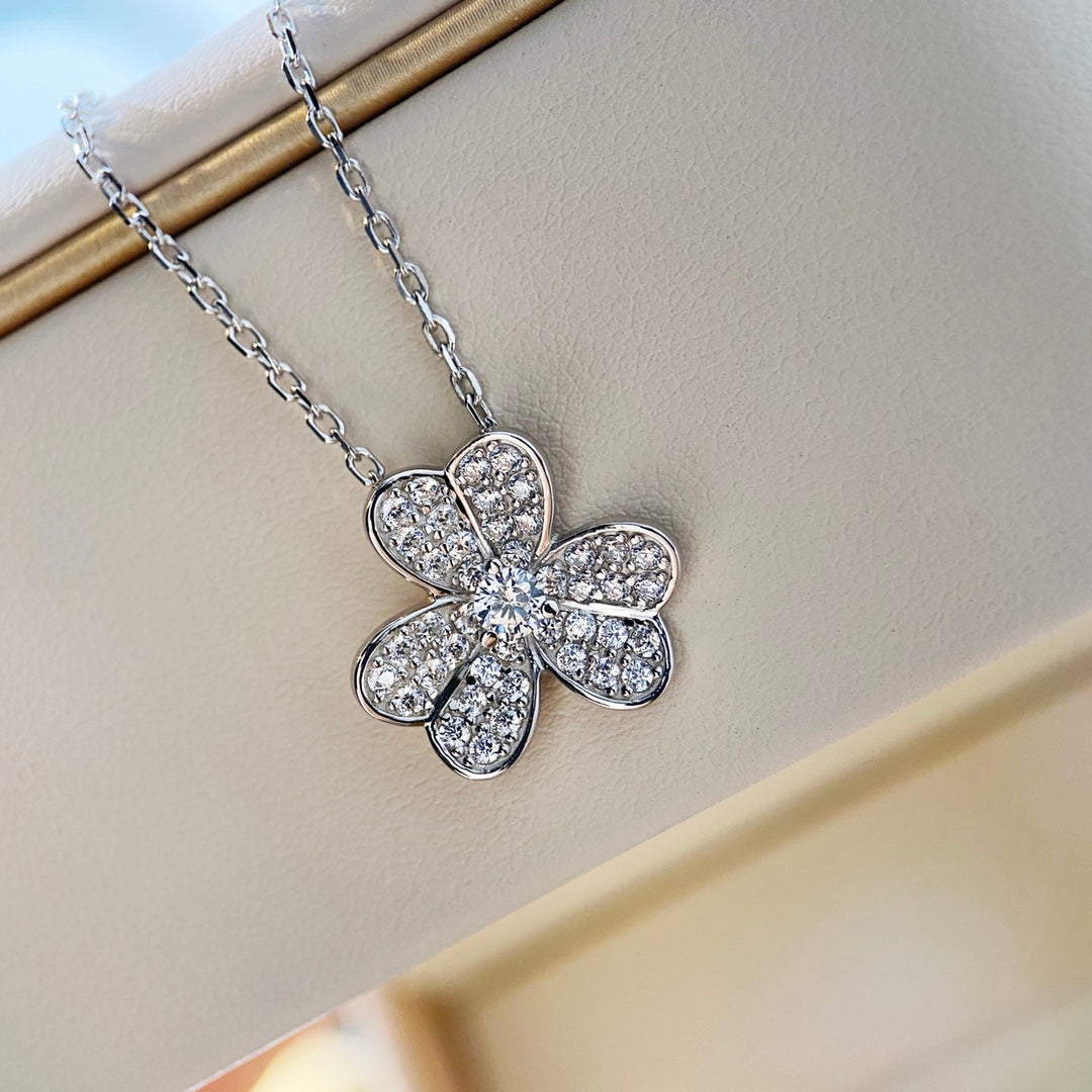 [アンジェラジュエリー]クローバーダイヤモンドネックレス シルバー