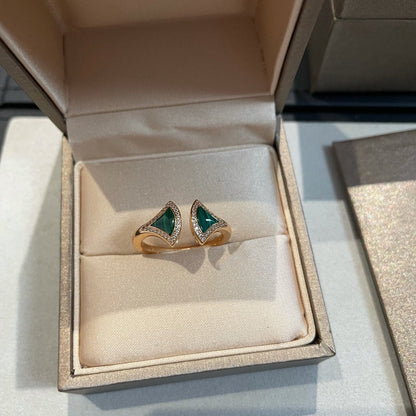 [Angela Jewellery] Offener Ring mit Traummalachit und Diamanten