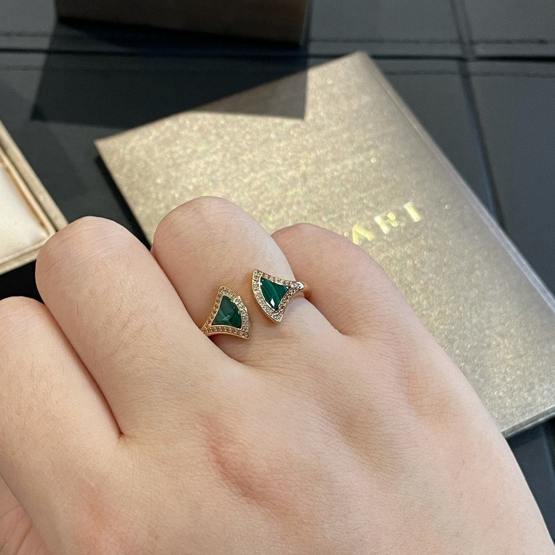 [Angela Jewellery] Offener Ring mit Traummalachit und Diamanten
