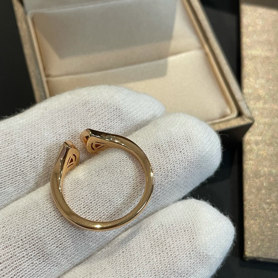[Angela Schmuck] Offener Ring mit Diamanten im Traummops-Design