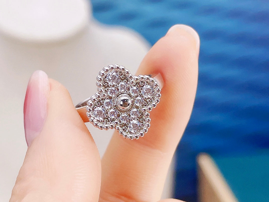 [Angela Schmuck]KLEEBLATT-DIAMANTRING
