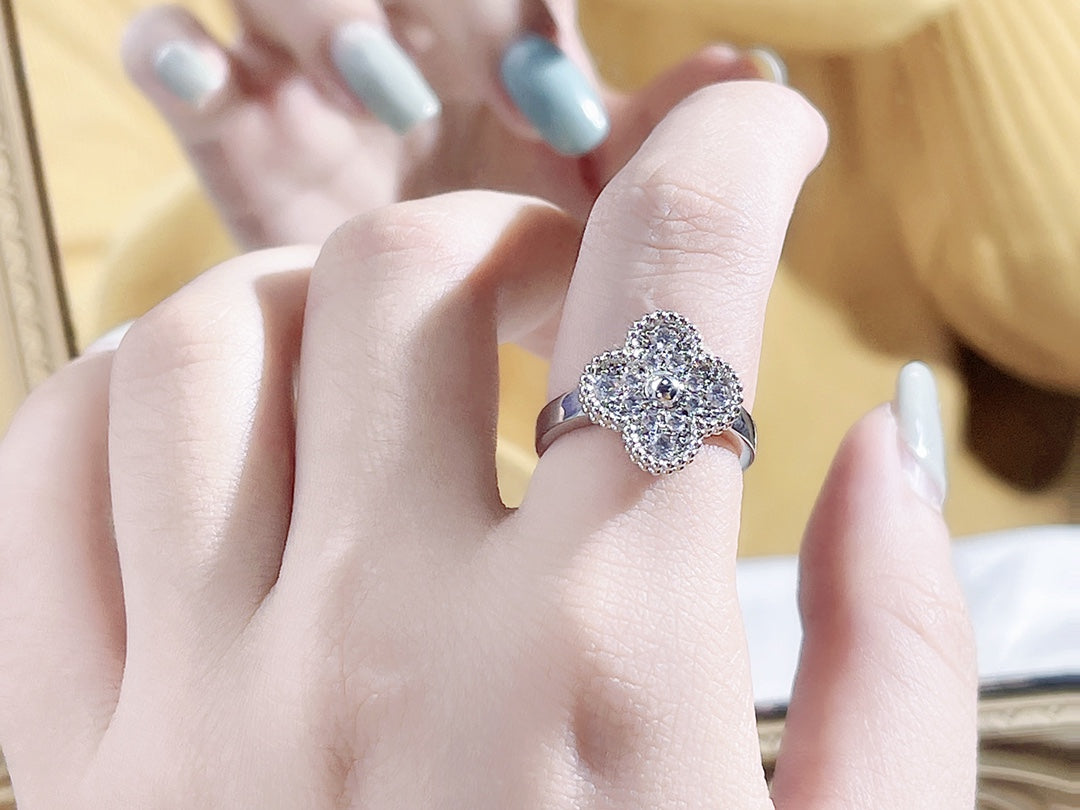 [Angela Schmuck]KLEEBLATT-DIAMANTRING