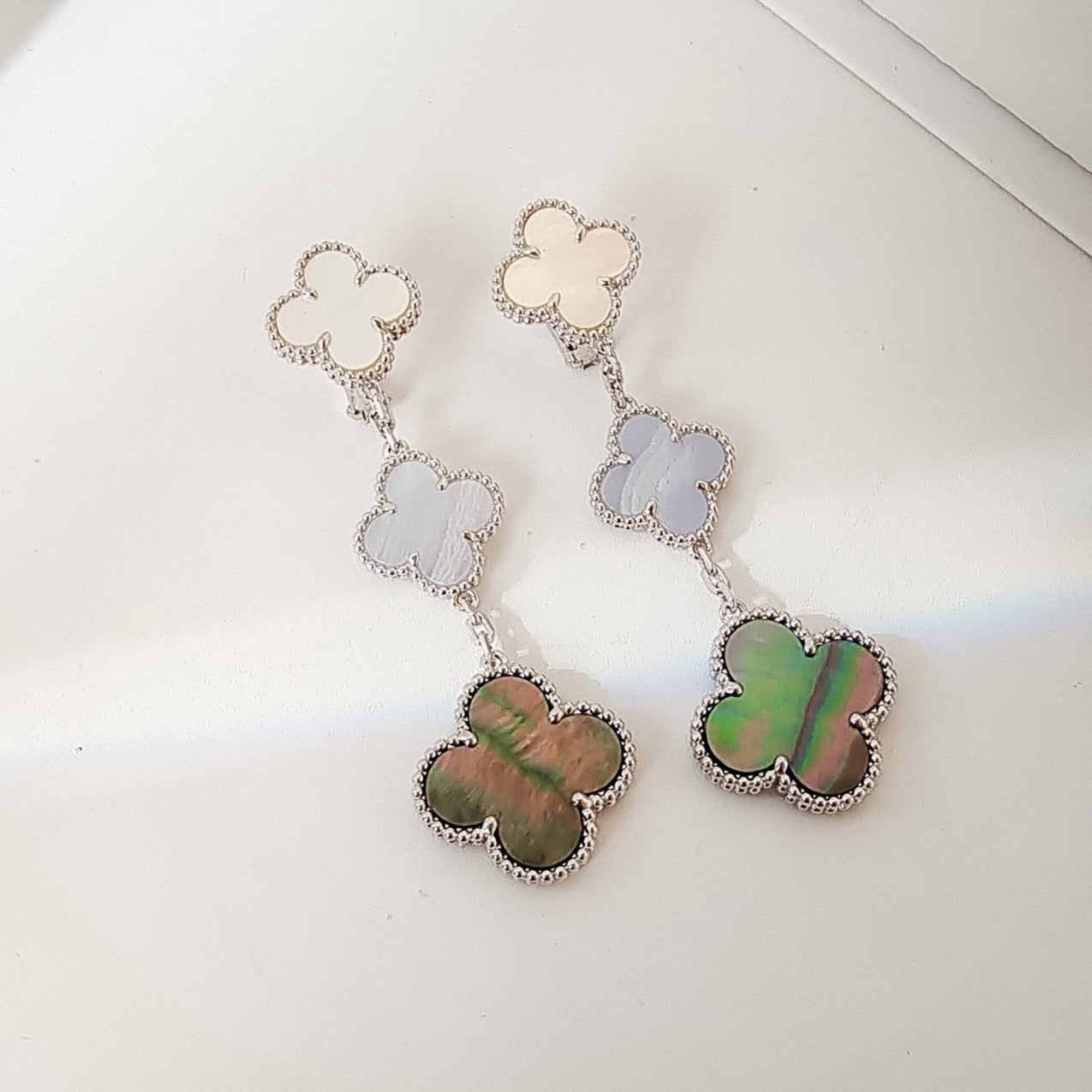 [Angela Schmuck] Kleeblatt 3 Motive Chalzedon dunkel Perlmutt Silber Ohrringe
