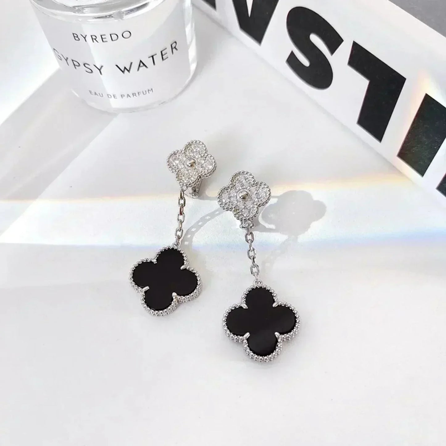 [Angela Schmuck] KLEEBLATT 2 MOTIVE DIAMANT ONYX OHRRINGE SILBER