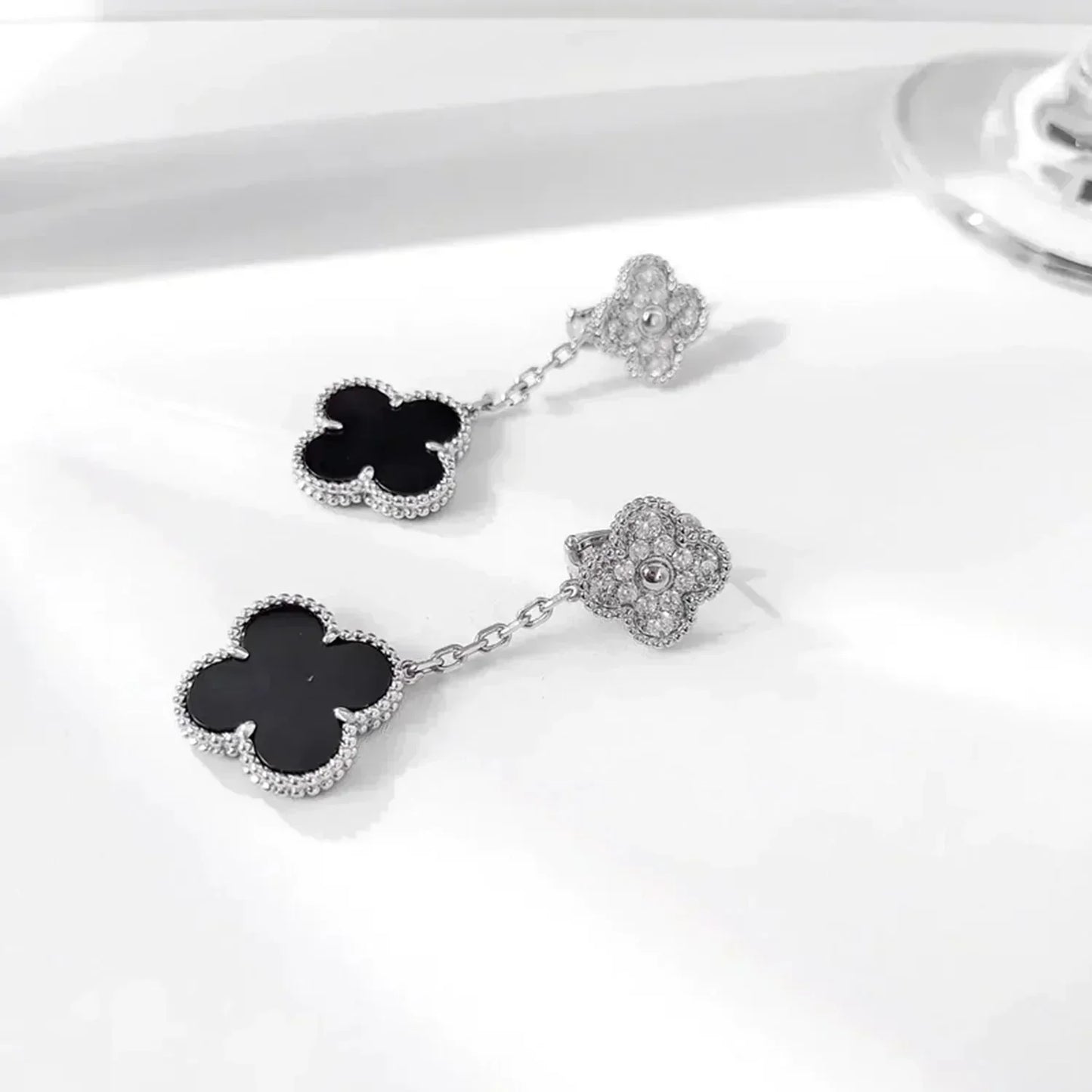 [Angela Schmuck] KLEEBLATT 2 MOTIVE DIAMANT ONYX OHRRINGE SILBER