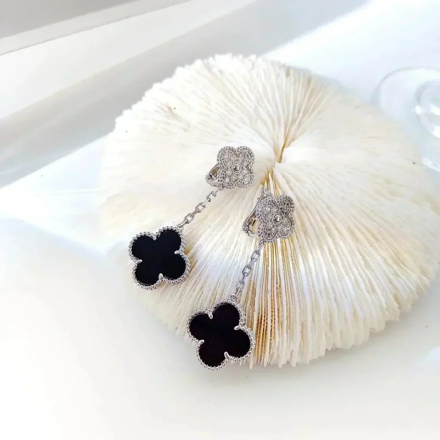 [Angela Schmuck] KLEEBLATT 2 MOTIVE DIAMANT ONYX OHRRINGE SILBER