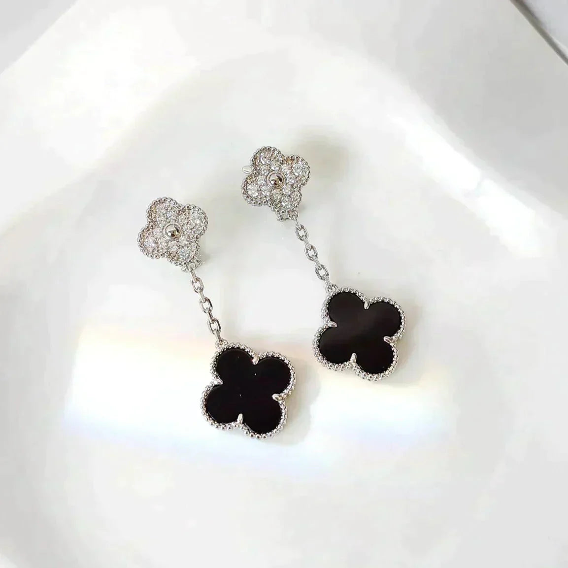 [Angela Schmuck] KLEEBLATT 2 MOTIVE DIAMANT ONYX OHRRINGE SILBER