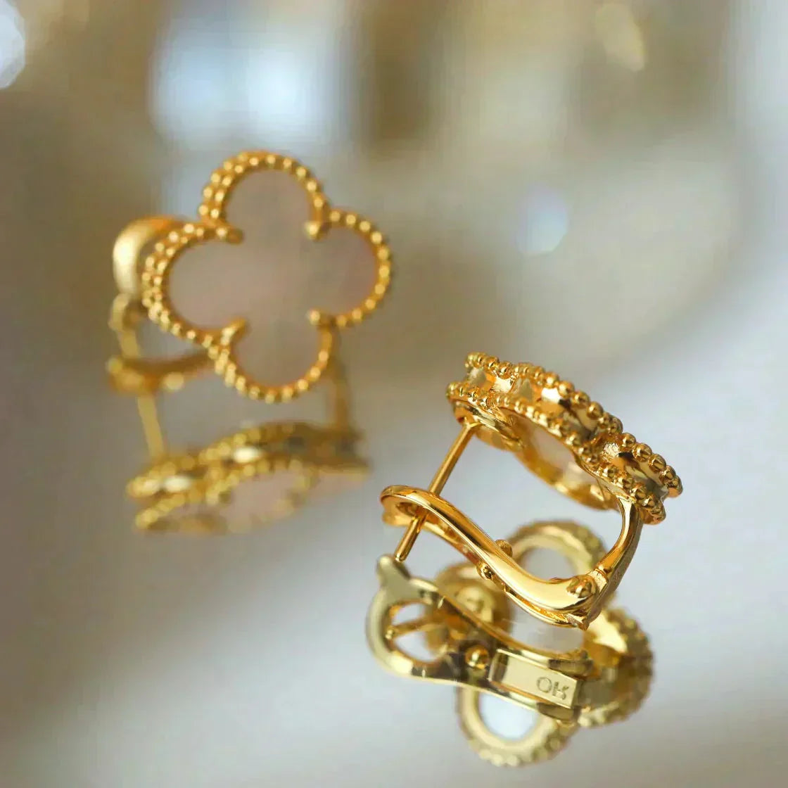 [Angela Jewellery]CLOVER MEDIUM 1 MOTIFS WEISSE MOP-OHRSTECKER