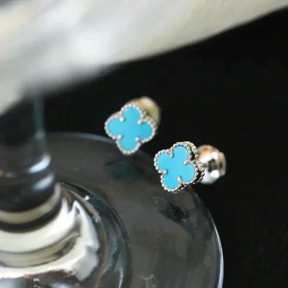 [Angela Schmuck]CLOVER MINI 9,5MM ONYX OHRSTECKER SILBER