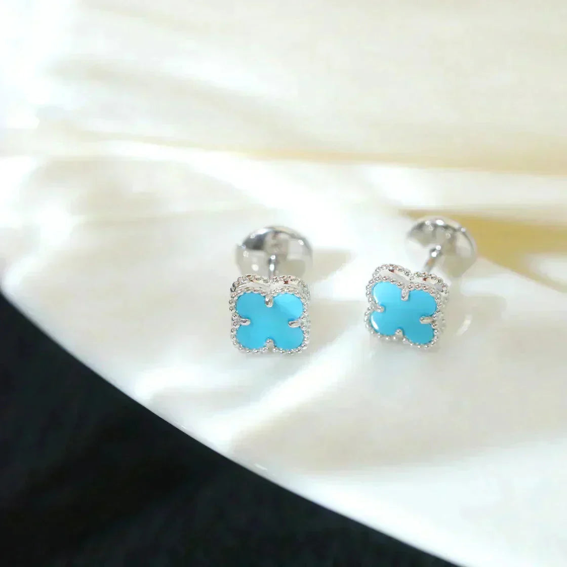 [Angela Schmuck]CLOVER MINI 9,5MM ONYX OHRSTECKER SILBER