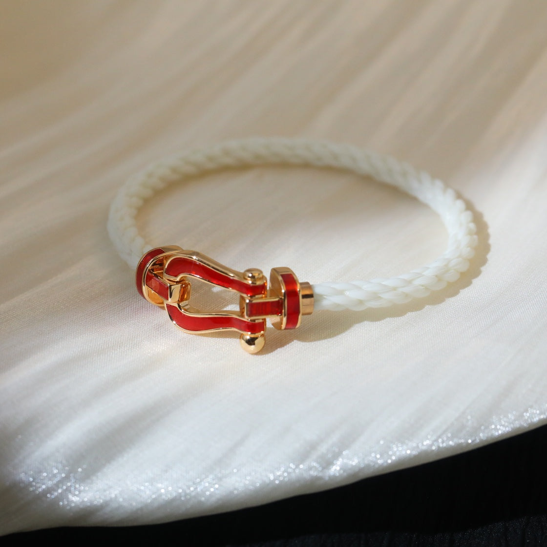[Angela Schmuck]FORCE 10 WEISSES TEXTIL MIT DIAMANTEN