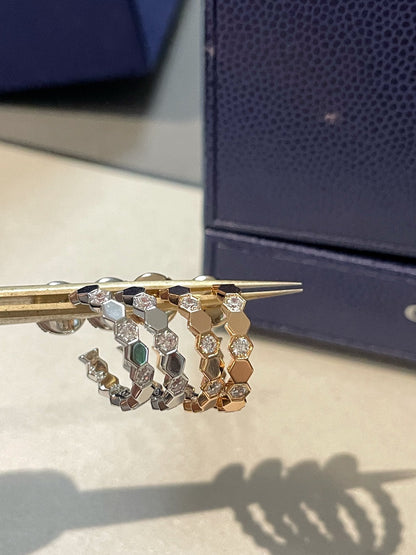 [Angela Schmuck] Hohler Ring in Form eines vierblättrigen Kleeblatts