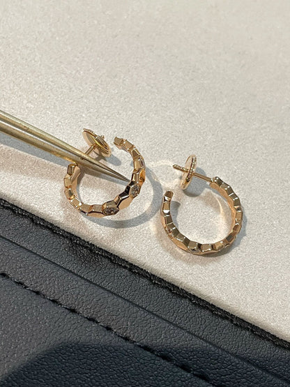 [Angela Schmuck] Hohler Ring in Form eines vierblättrigen Kleeblatts