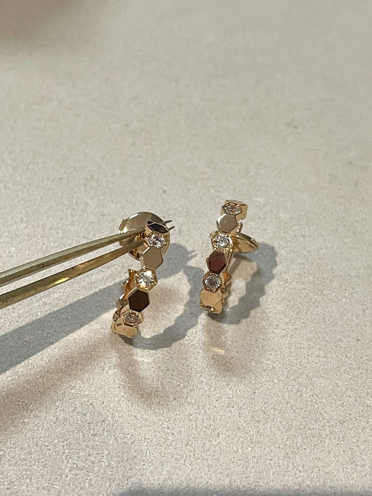 [Angela Schmuck] Hohler Ring in Form eines vierblättrigen Kleeblatts