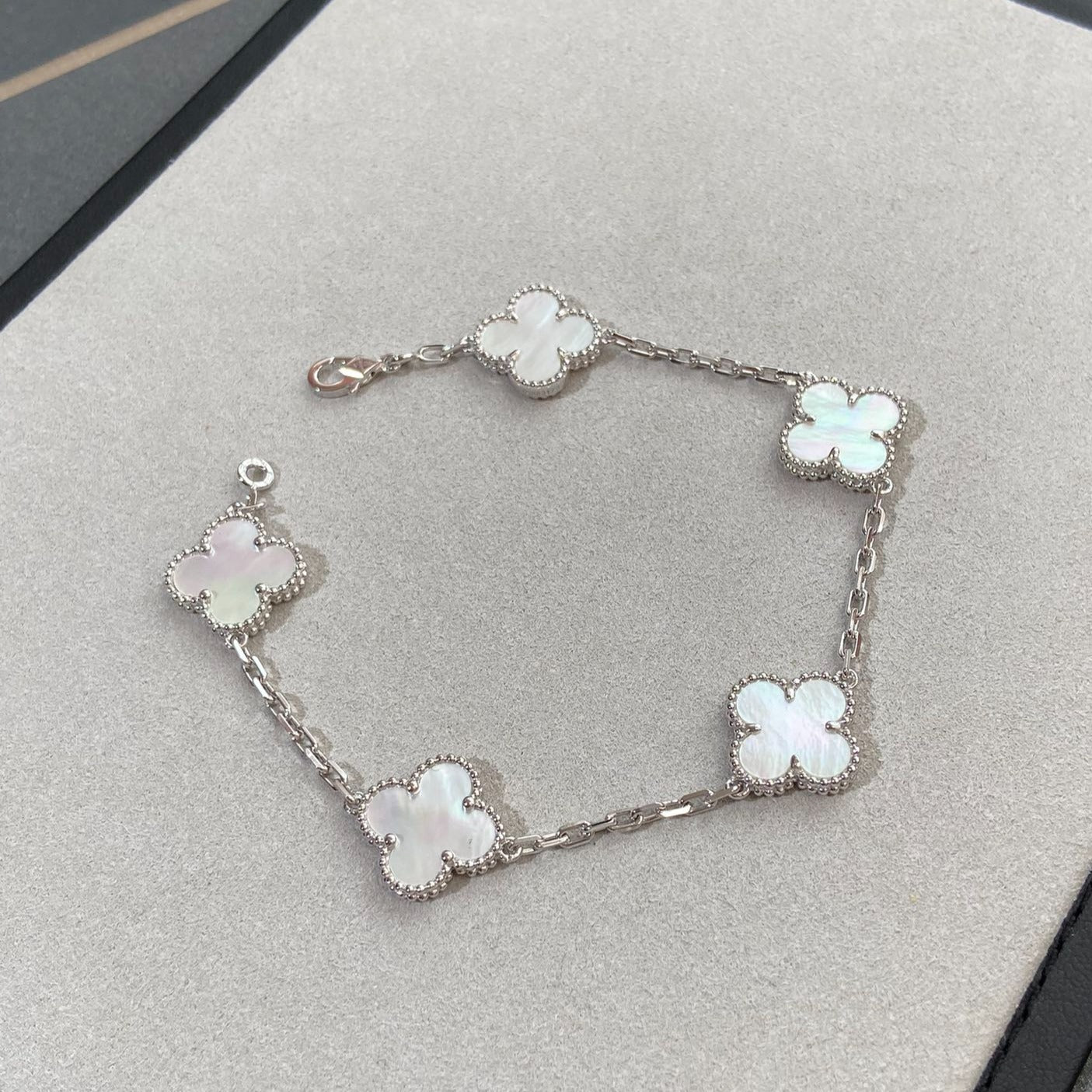 [Angela Jewellery]CLOVER SILVER MOP 5 MOTIF BRACELET