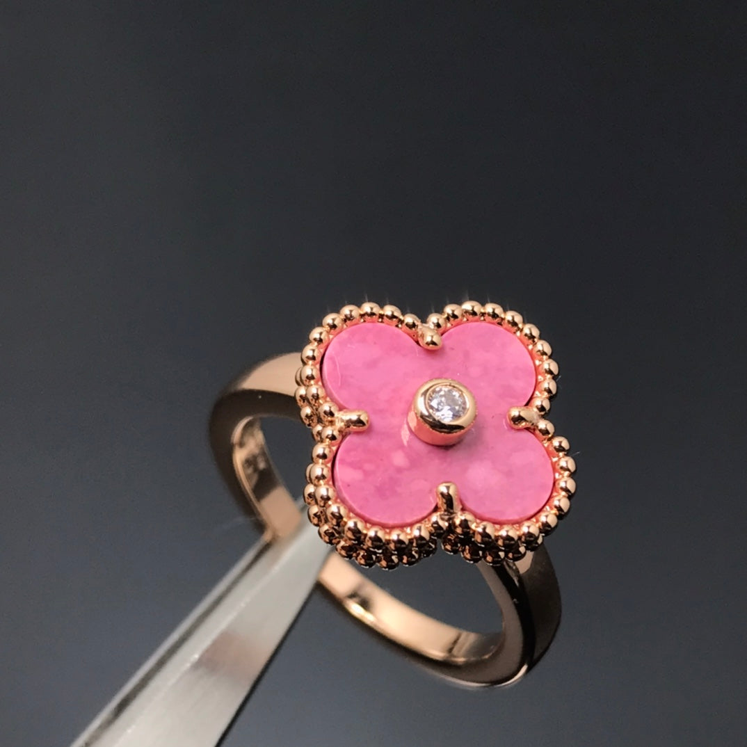 [Angela Schmuck] KLEEBLATT-RHODONIT-RING AUS ROSÉGOLD