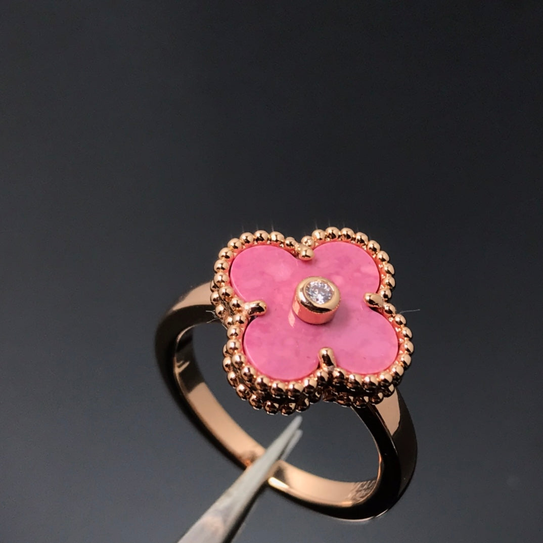 [Angela Schmuck] KLEEBLATT-RHODONIT-RING AUS ROSÉGOLD