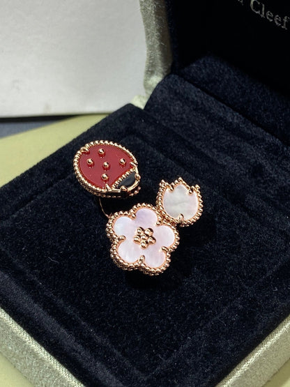 [Angela Schmuck] RING AUS ROSÉGOLD MIT GLÜCKS-3-MOTIV