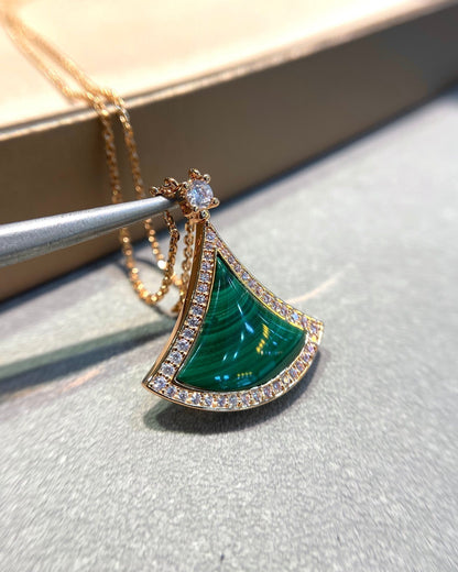 [Angela Jewellery] Halskette aus Roségold mit Malachit und Diamanten
