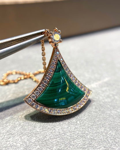 [Angela Jewellery] Halskette aus Roségold mit Malachit und Diamanten