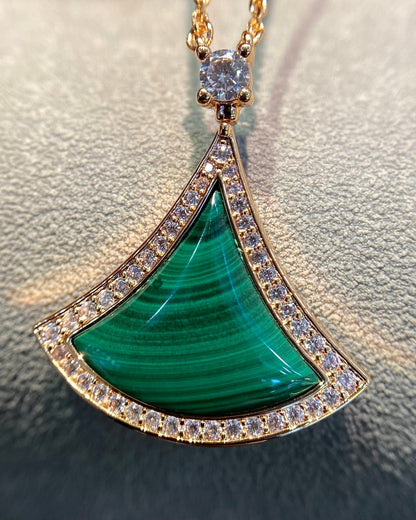 [Angela Jewellery] Halskette aus Roségold mit Malachit und Diamanten