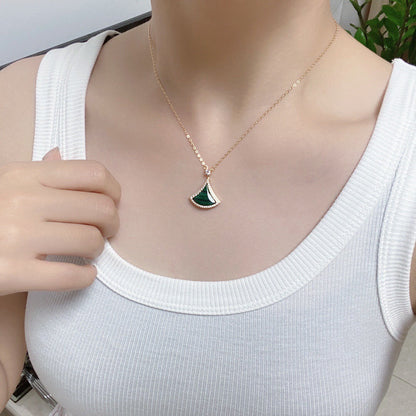 [Angela Jewellery] Halskette aus Roségold mit Malachit und Diamanten