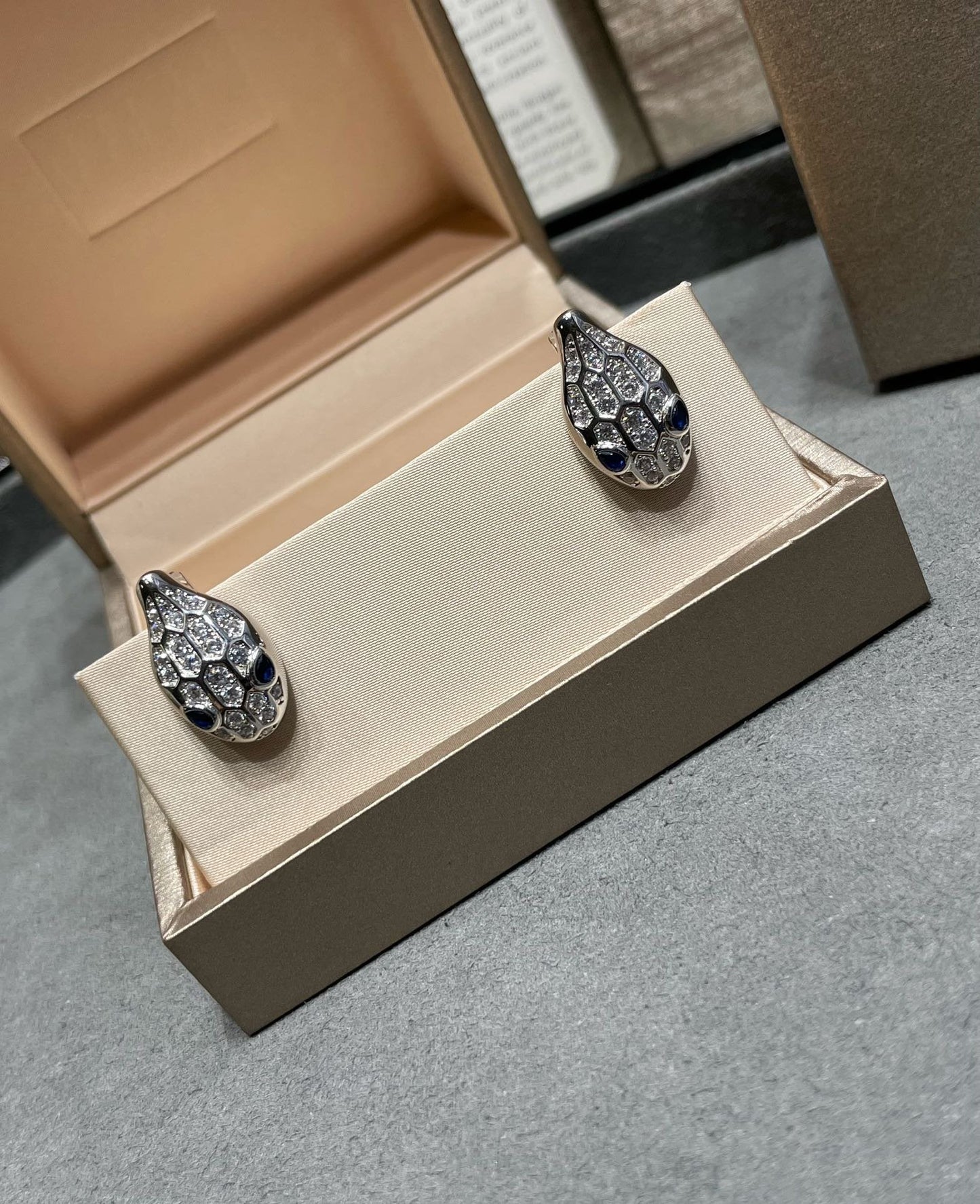 [アンジェラジュエリー]サーペント ダイヤモンド スタッドピアス