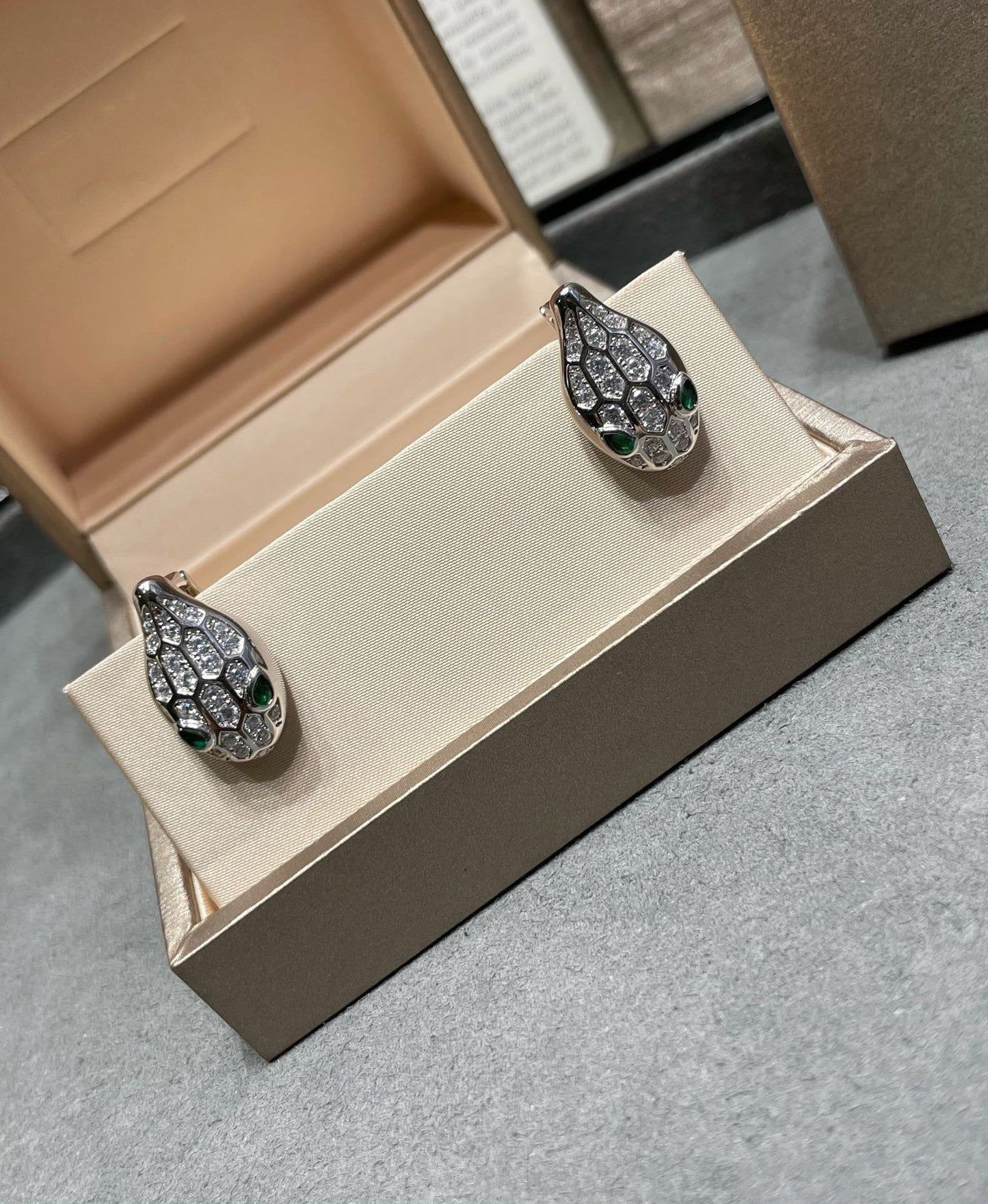 [アンジェラジュエリー]サーペント ダイヤモンド スタッドピアス