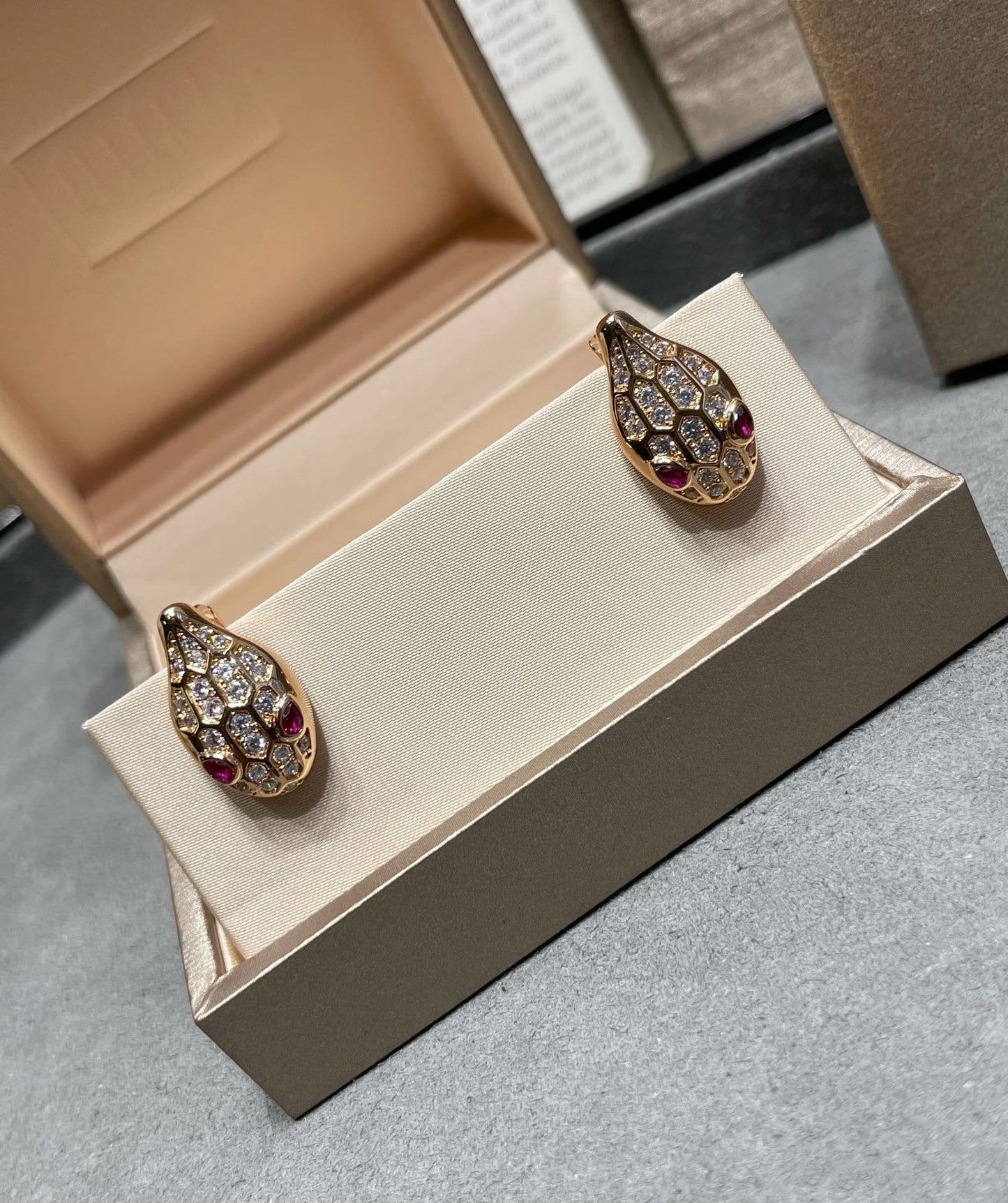 [アンジェラジュエリー]サーペント ダイヤモンド スタッドピアス