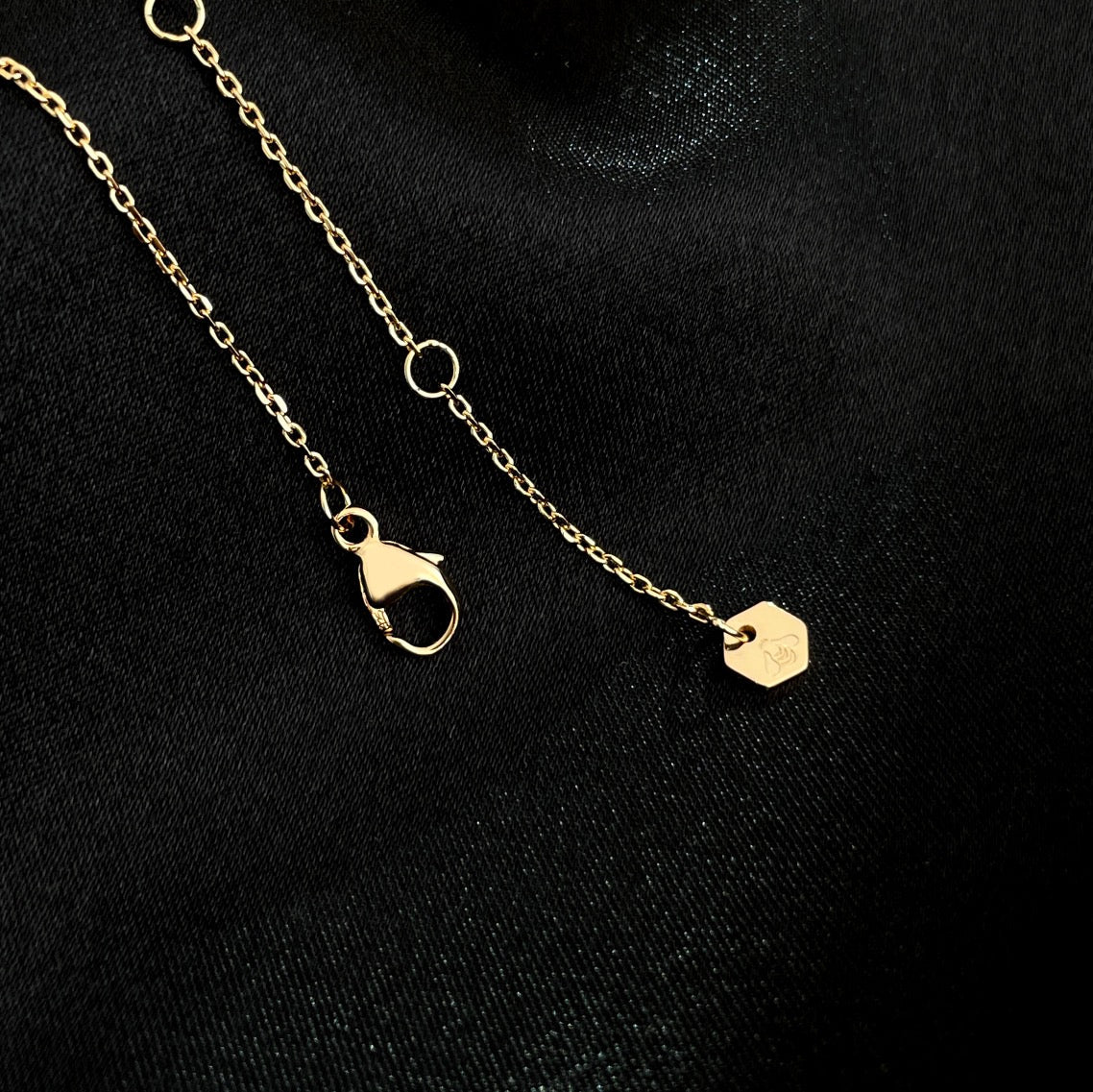 [Angela Schmuck]BIENEN MINI HALSKETTE