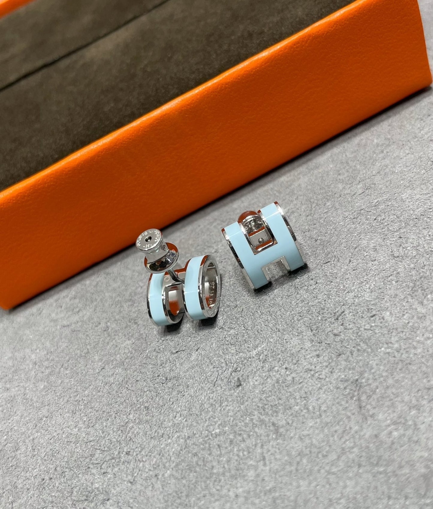 [Angela Schmuck] POP ​​H HIMMELBLAU OHRSTECKER