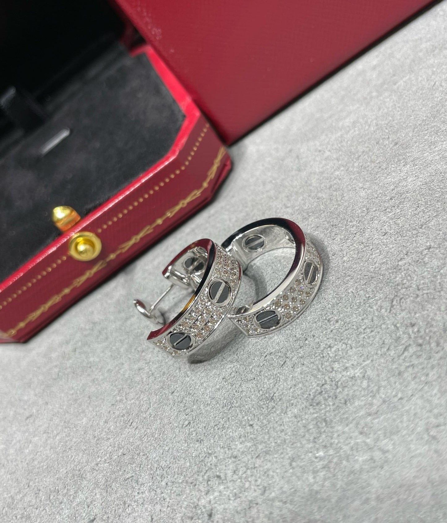 [Angela Jewellery] Liebes-Ohrringe aus Keramik mit Diamanten