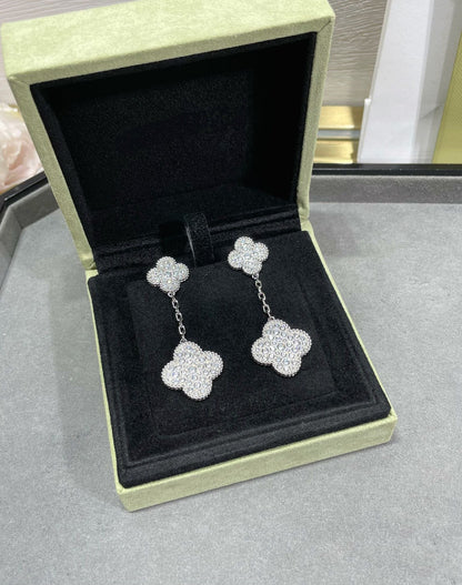 [Angela Jewellery] Kleeblatt-Ohrringe mit zwei Motiven und Diamanten