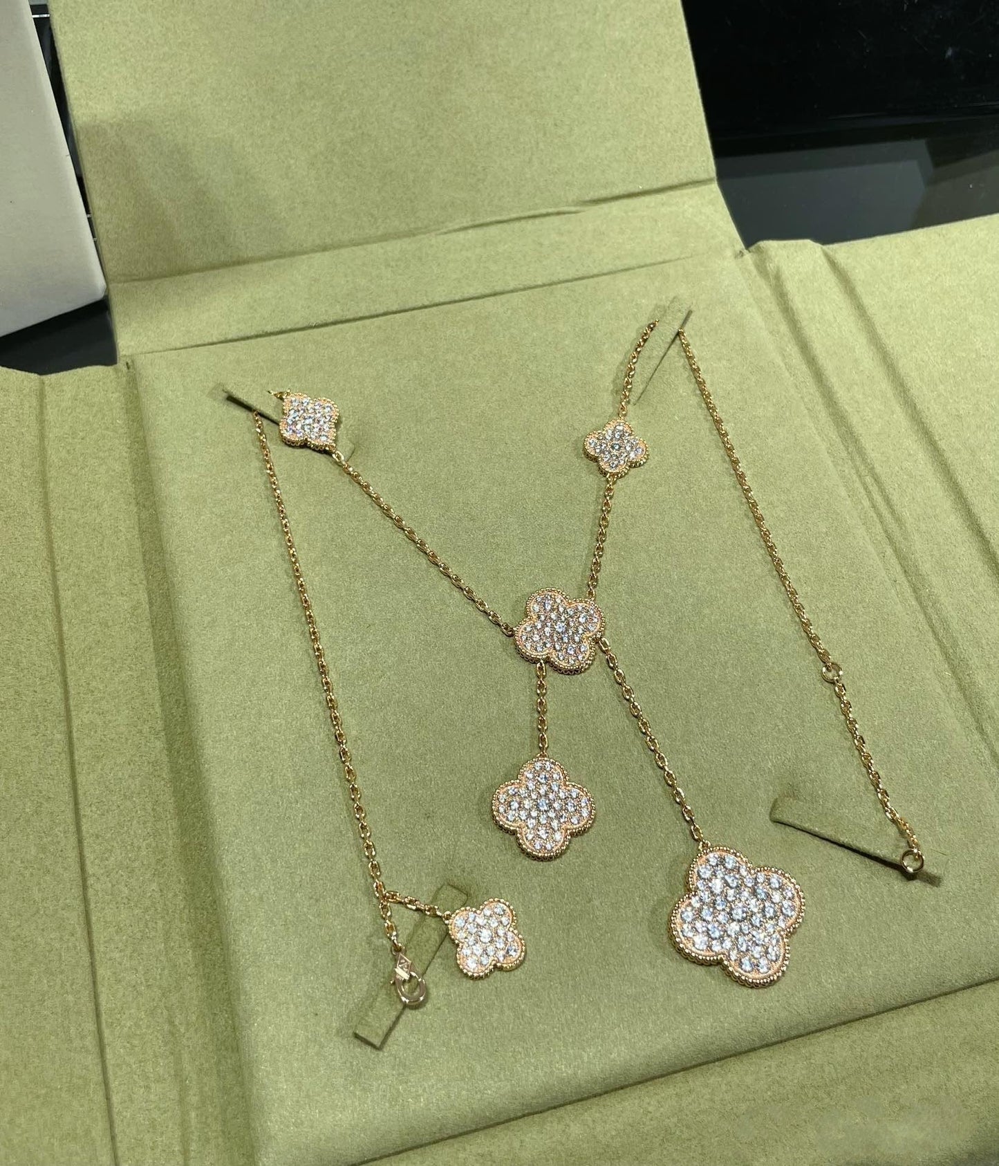 [Angela Jewellery]CLOVER 6 MOTIF DIAMOND PAVED NECKLACE