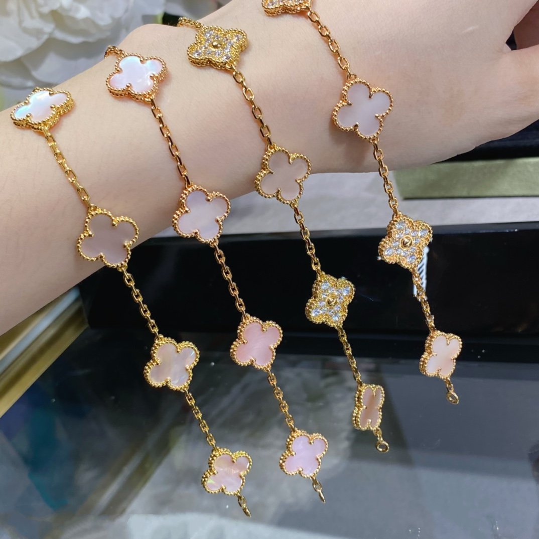[Angela Schmuck] Armband mit Kleeblatt-Motiv und 5 Diamanten in Rosa-Perlen-Roségold