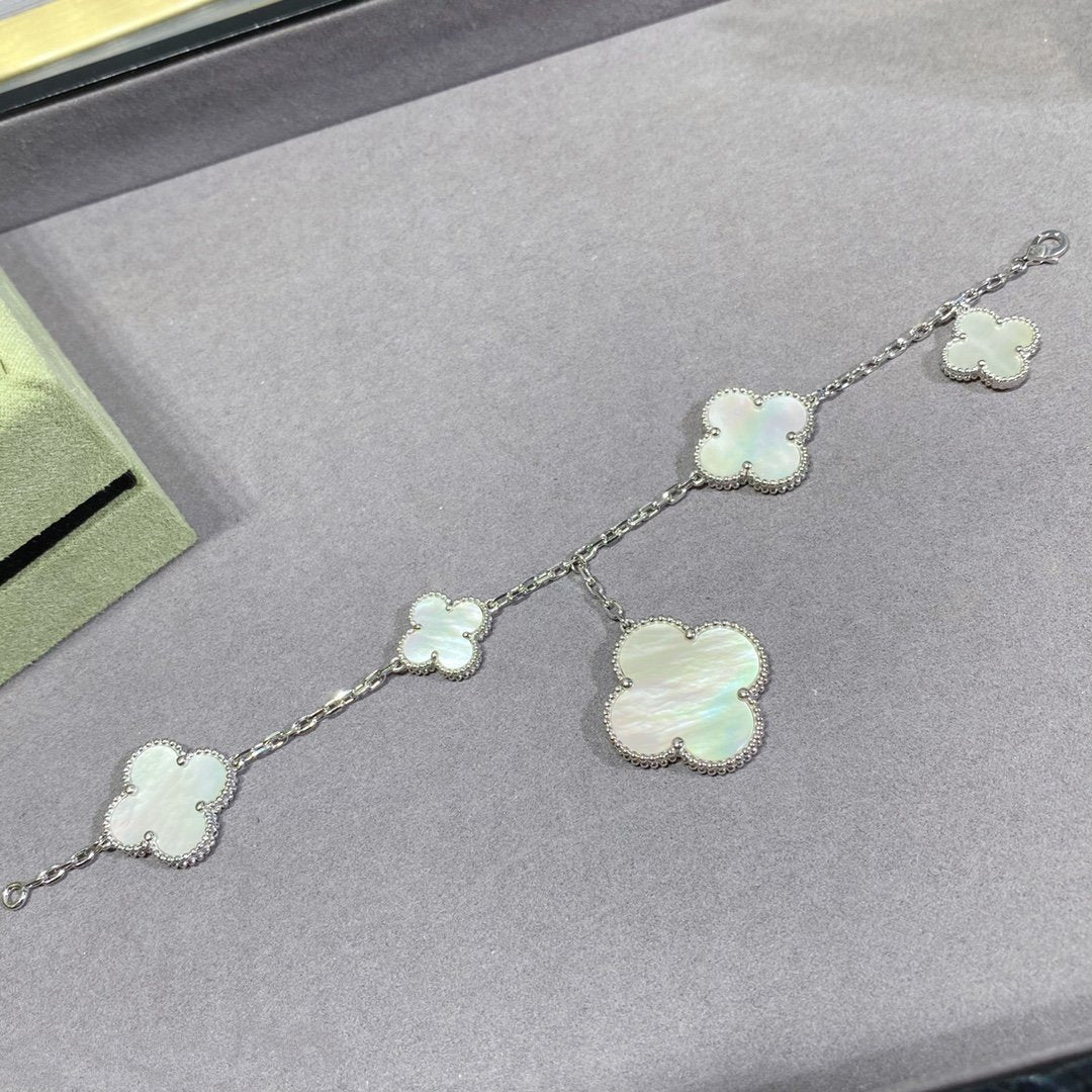 [Angela Schmuck] Kleeblatt 5 Motiv weiß Perlmutt Silber Armband